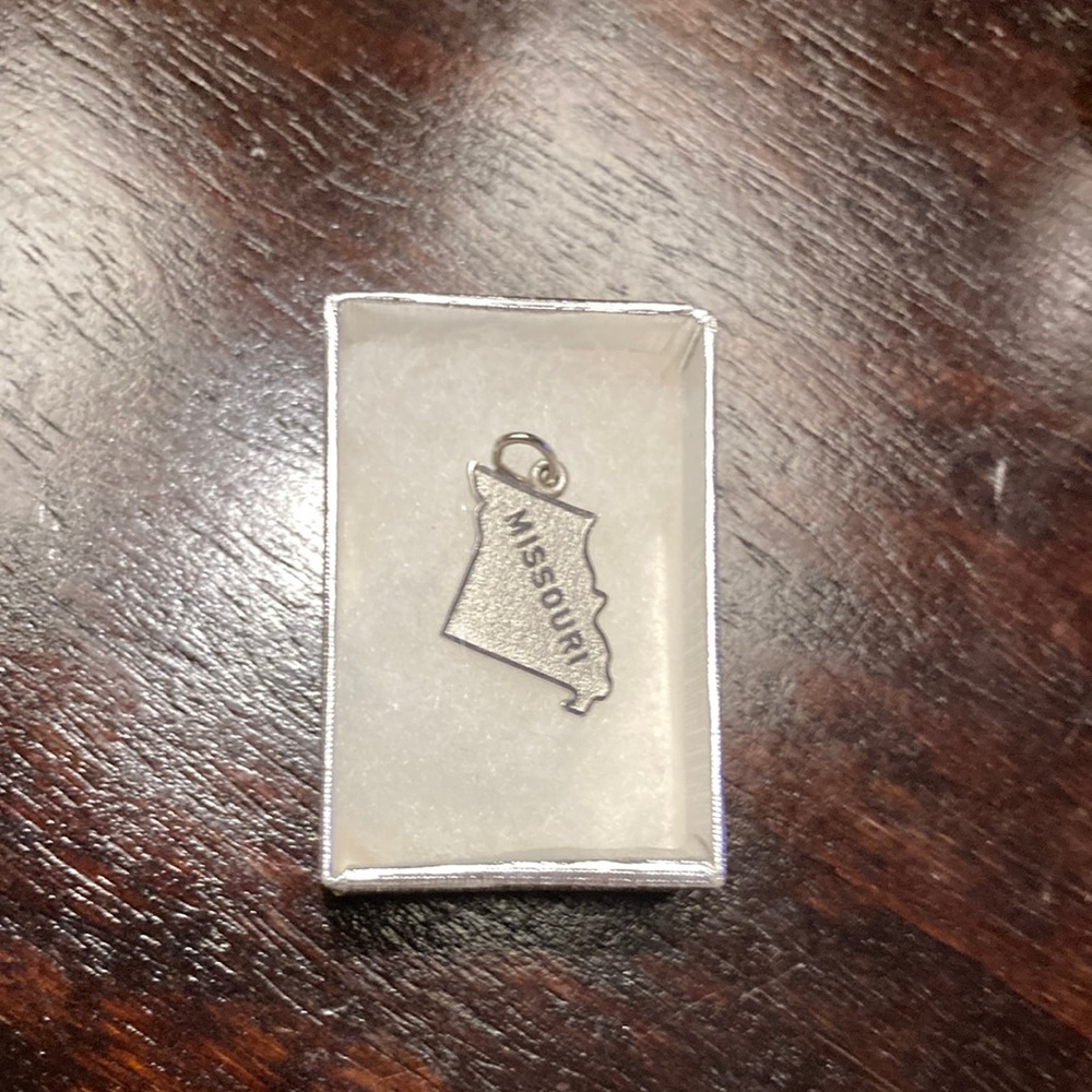 Sterling silver charm ‘Missouri’